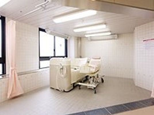 機能訓練用の器具がある室内