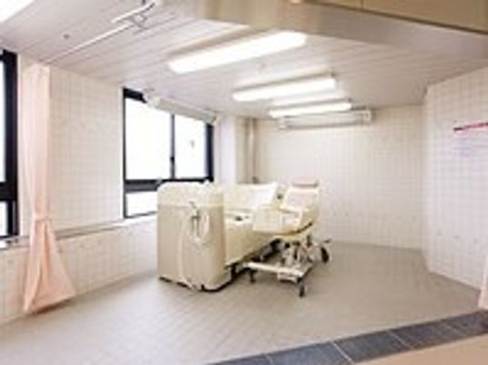 機能訓練用の器具がある室内