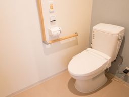 手すり付きの快適トイレ