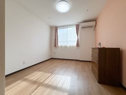 窓際が明るい居室
