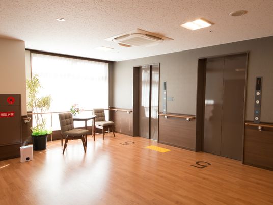 待合室の明るく開放的な様子