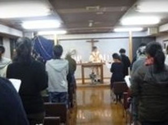 集まる人々の礼拝室
