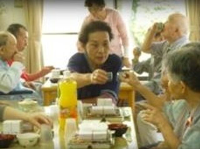 食事の時間のダイニング