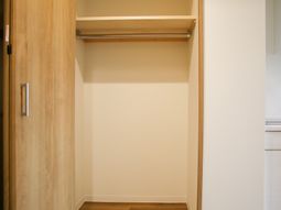 整理整頓されたクローゼット