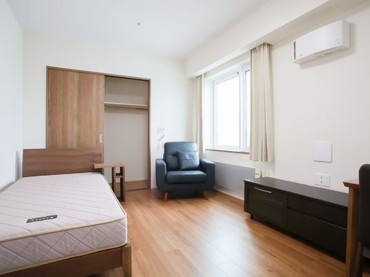 明るい居室の様子