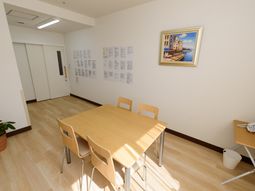 明るい会議室の風景