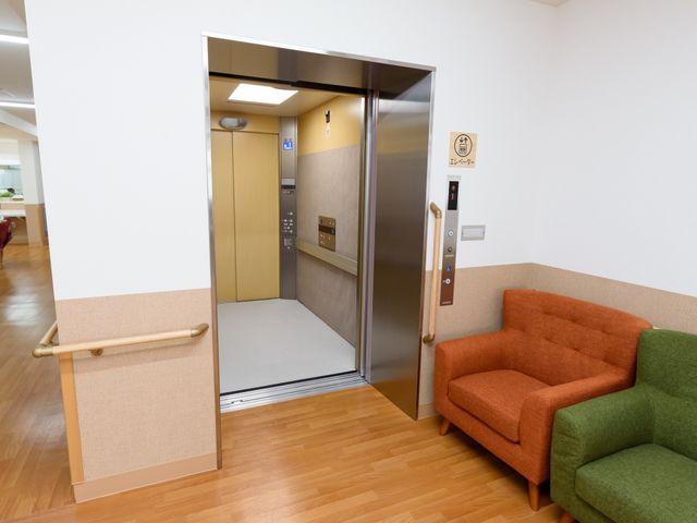 広々としたエレベーターホール