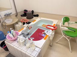 浴槽と椅子、浴室