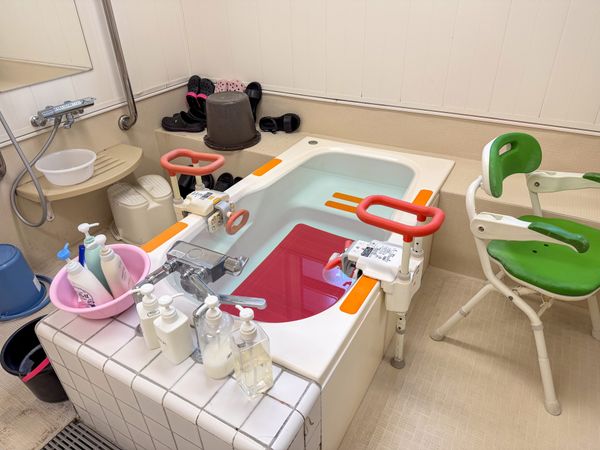 浴槽と椅子、浴室