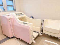 ゆったりとした浴槽