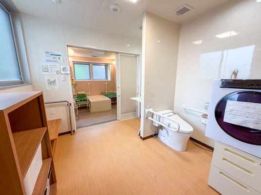 清潔な浴室とトイレ空間