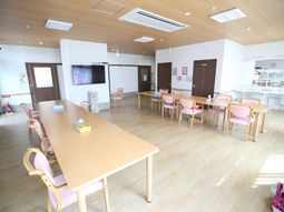 明るい食堂の様子