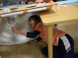 活動中の笑顔のスタッフ