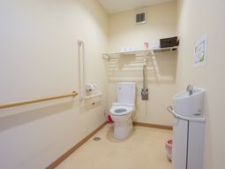 バリアフリーのトイレ空間