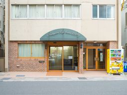 エントランスのある建物外観