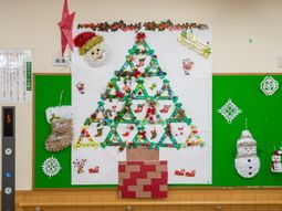 クリスマス飾りの掲示板