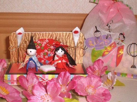 節句人形と桜の装飾