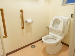 手すり付きトイレ空間