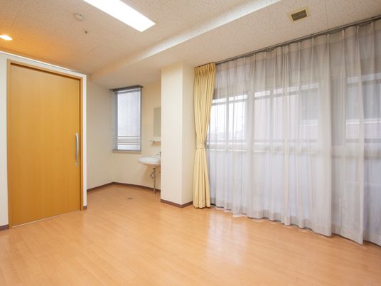広々とした洋室
