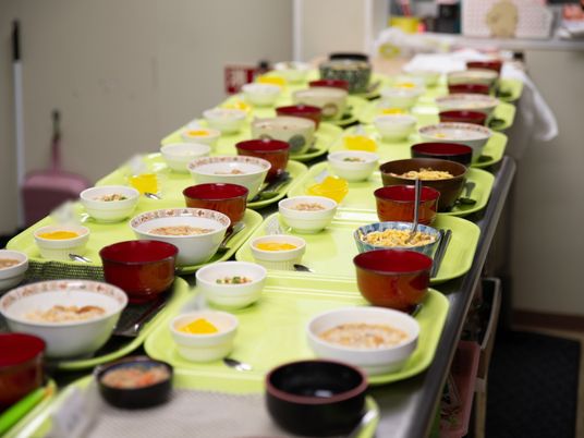 食事準備完了のダイニング