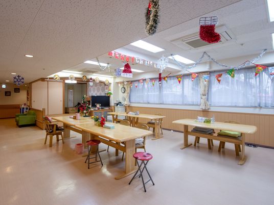 装飾された快適な食堂