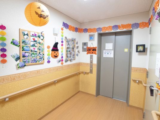 装飾された廊下の様子