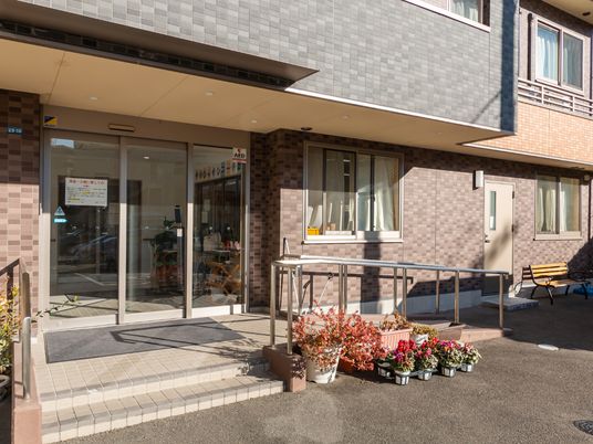 エントランスと花壇