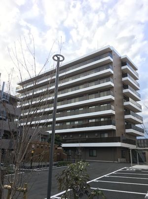 多階層の現代的建物