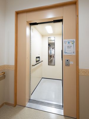 廊下の自動ドア