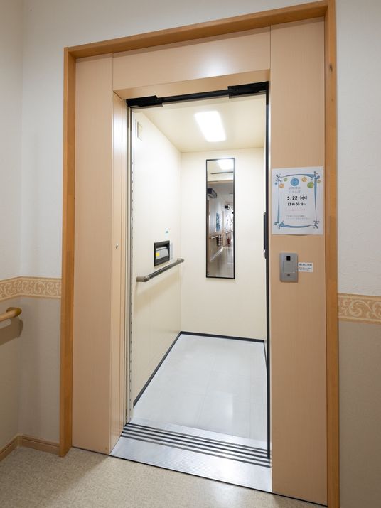 廊下の自動ドア