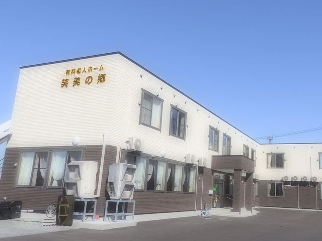 施設の外観 外観 朝日を浴びる清潔な外観。日々の業務に対する気持ちも新たになります。