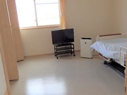 日差しが入る明るい居室
