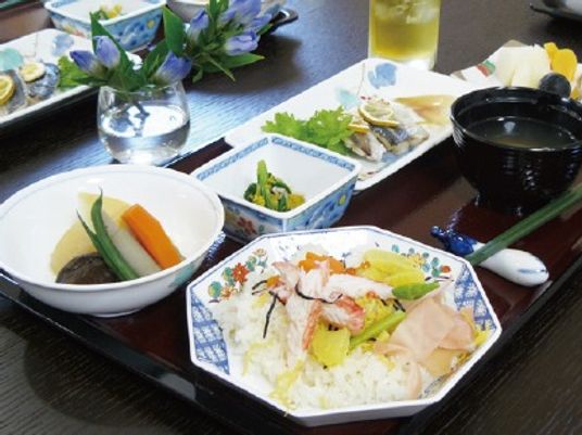 和風の彩り豊かな食事