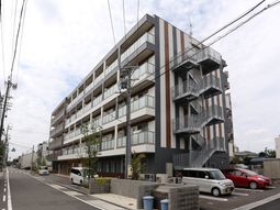 モダンな建物の外観