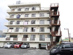 多階建ての建物外観