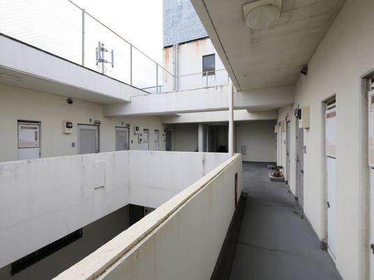白壁の居住スペース廊下