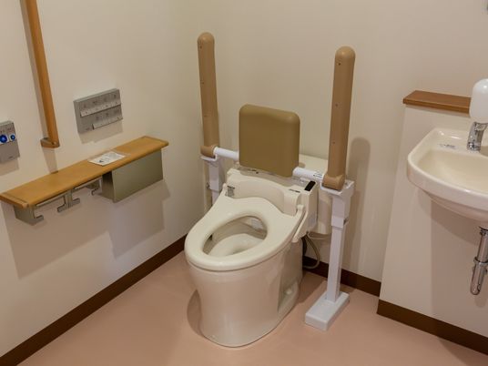 バリアフリー設計のトイレ