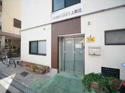 建物エントランス外観