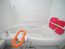 浴槽と手すりの安全設計