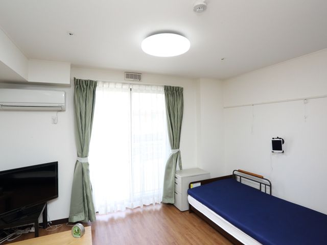 居室の清潔な空間 居室 明るく広々とした居室です。日々の生活が快適に過ごせる工夫がされています。