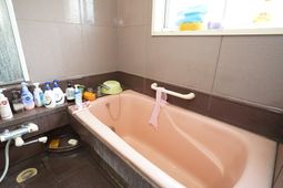 設備完備のケア浴室