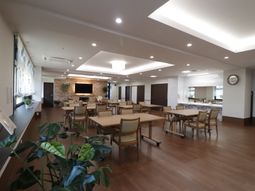 広々した共用ダイニングエリア
