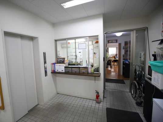情報窓口のある廊下