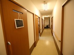 廊下の端正なイメージ