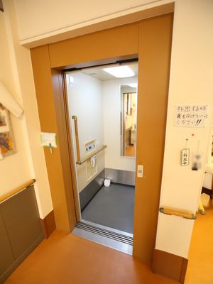 エレベーターの開口部