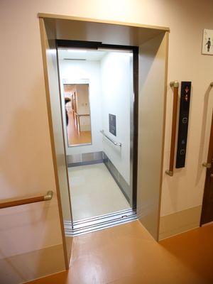 エレベーターと廊下