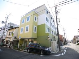 カラフルな建物の外観