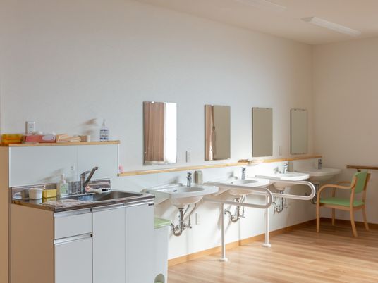 洗面台とミラーの空間