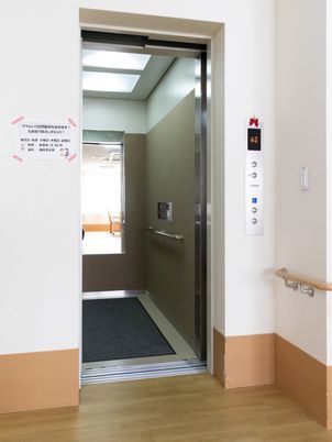 エレベーターホールの入口