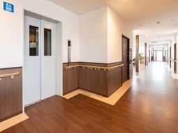 清潔で広い廊下
